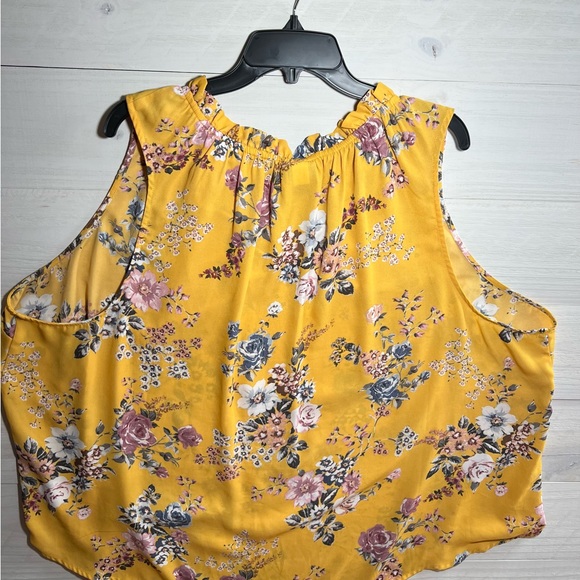 Torrid Yellow Floral Georgette Tank size 5 - Picture 3 of 5